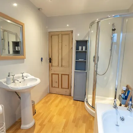 At Six Semesterbostad *